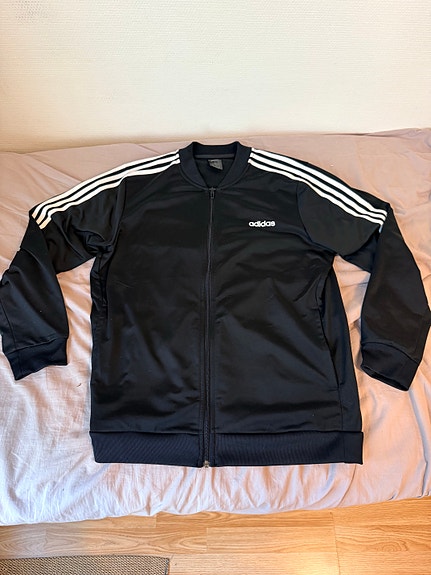 Adidas verkkatakki XL musta UUSI
