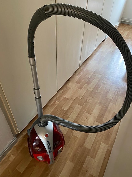 Hoover pölynimuri punainen