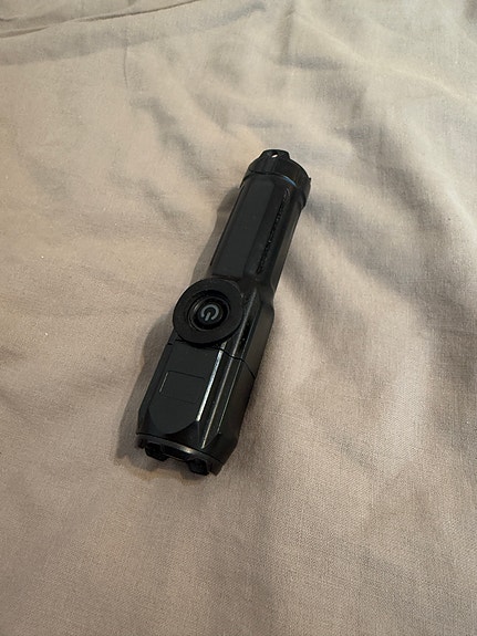 USB-C ladattava taskulamppu musta