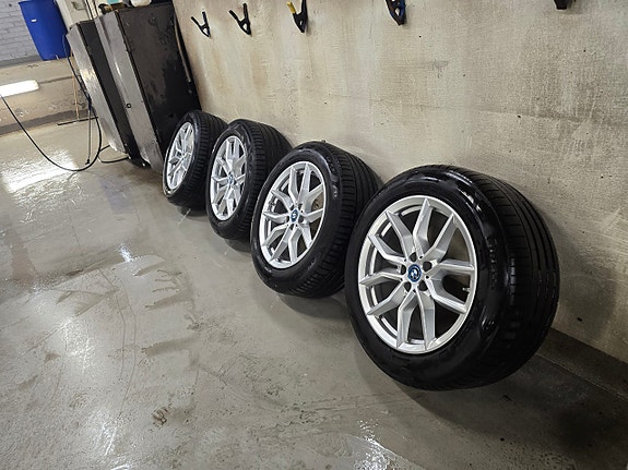 Bmw X5 G05 19"oem vanteet 9" 265 50 19 kesärenkailla ja paineanturit mukana