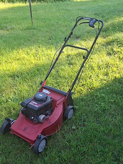 Vetävä ruohonleikkuri korjattavaksi/varaosiksi