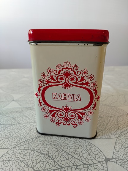 Vanha, peltinen kahvipurkki