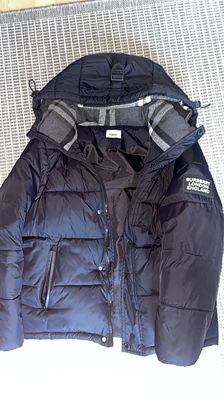 Burberry talvitakki S musta