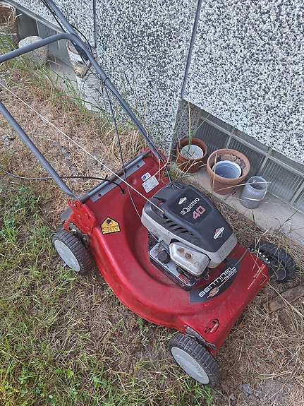 Vetävä ruohonleikkuri