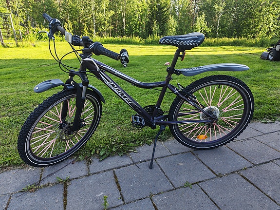 Jupiter Raptor 24". 21 vaihteinen polkupyörä.