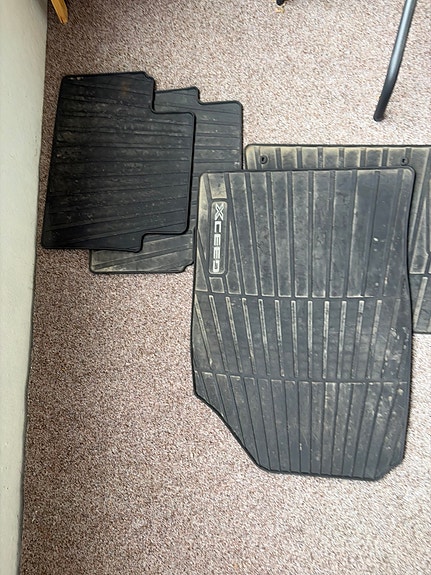 Kia XCeed kumimattosarja autoon