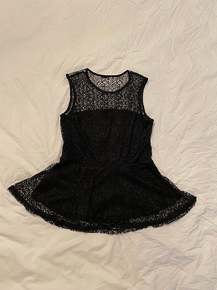 Gina Tricot hihaton pitsitoppi M musta