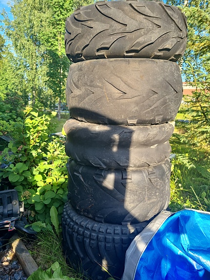 annetaan mönkijän renkaat vanteilla