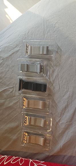Apple watch kellon rannekkeita
