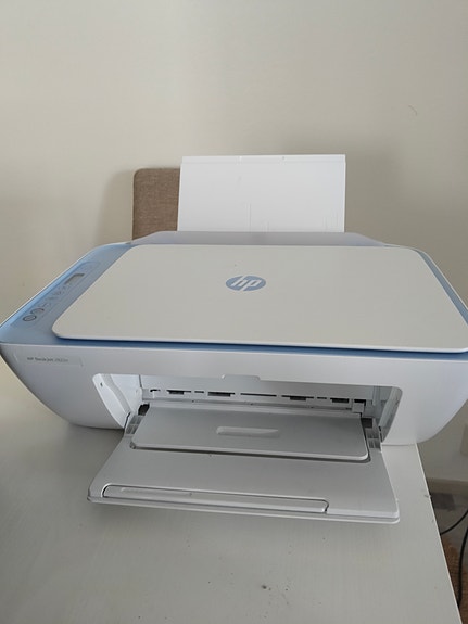 HP DeskJet monitoimitulostin valkoinen
