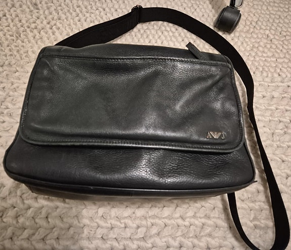 Armani Jeans nahkainen olkalaukku