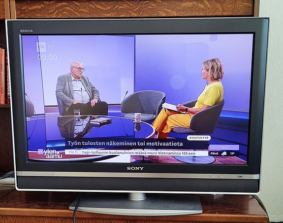 Sony Bravia 32" Televiso  ja tallentava SmartLink HD-Digibogi, yhteishinta