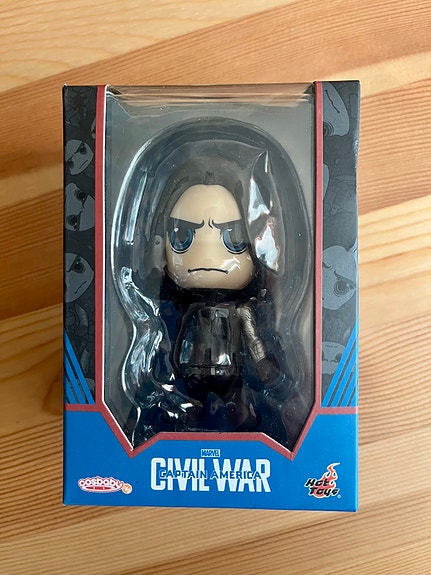 Hot Toys Civil War Capitain America Winter Soldier Cosbaby Figuuri