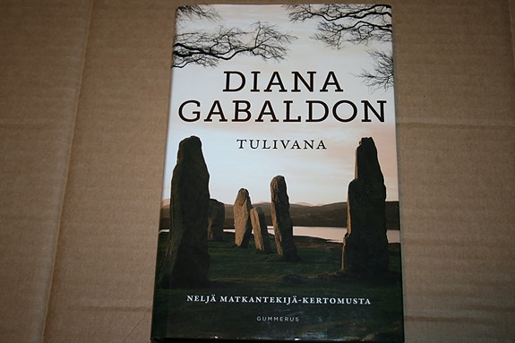 Diana Gabaldon: Tulivana, neljä matkantekijä kertomusta