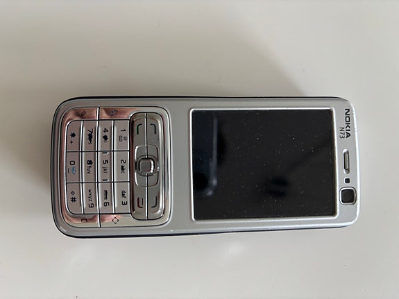 Nokia N73 puhelin