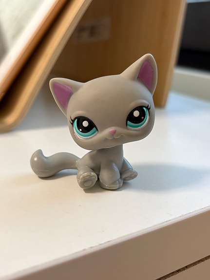 Littlest pet shop #2185 istuva kissa