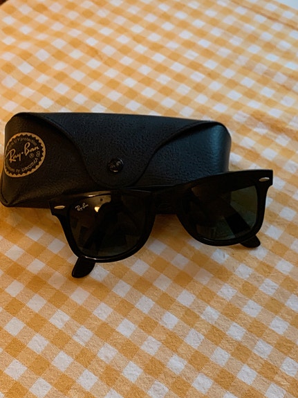 Priimakuntoiset, aidot, Ray-Ban wayfarer aurinkolasit