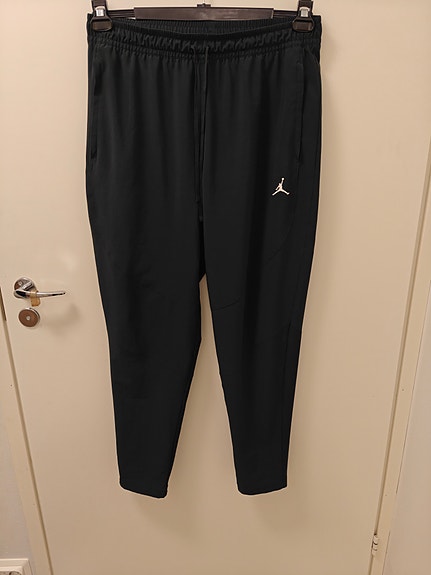 Nike Jordan Dri-FIT housut L musta