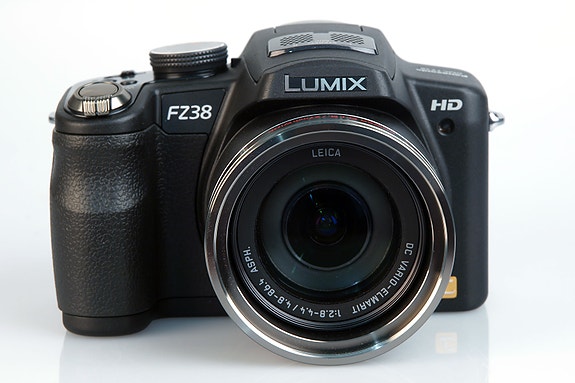 Panasonic Lumix DMC-FZ38 + Kata DC431 -kameralaukku + 16 GB SD-kortti