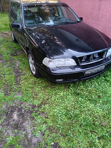 Myydään Volvo V70 mk1 varaosia