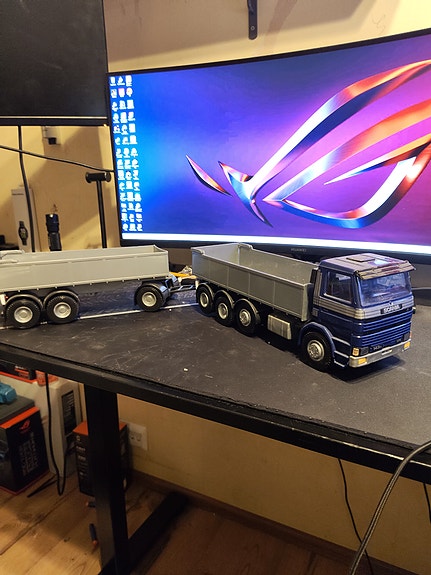Emek Scania kuorma-auto ja perävaunu leluauto