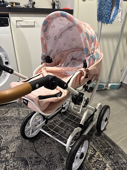 BRIO nukenvaunut vaaleanpunainen