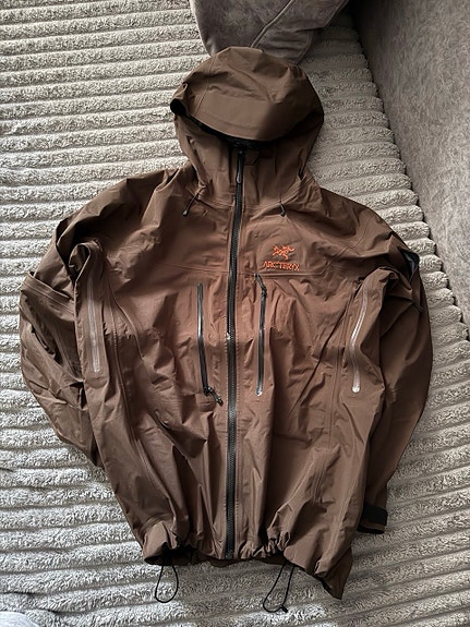 Arc'teryx Alpha SV Jacket Men's GORE-TEX Pro Shell Carob
