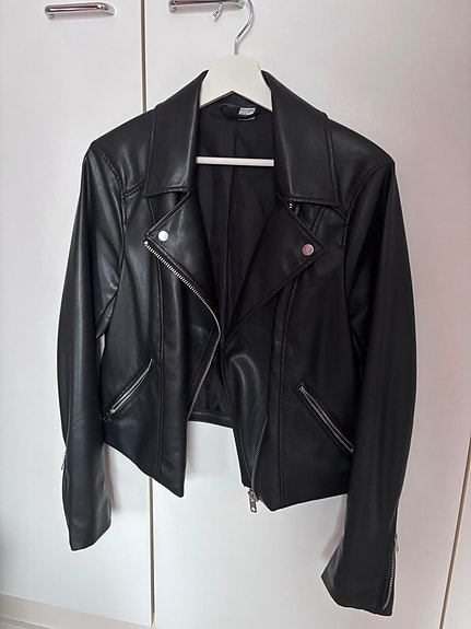 H&M Divided musta tekonahkatakki