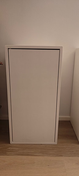 Valkoinen kaappi