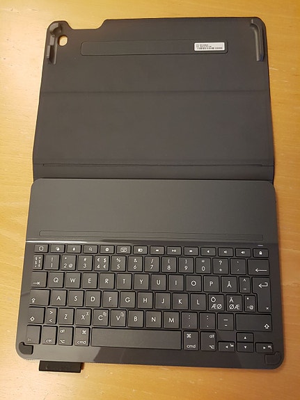 Logitech Type+ näppäimistökotelo iPad Air 2 musta - keyboard case uusi