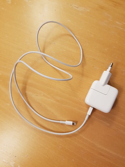 10W usb power adapter lightning Apple