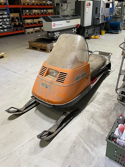 Myydään ski-doo elan.
