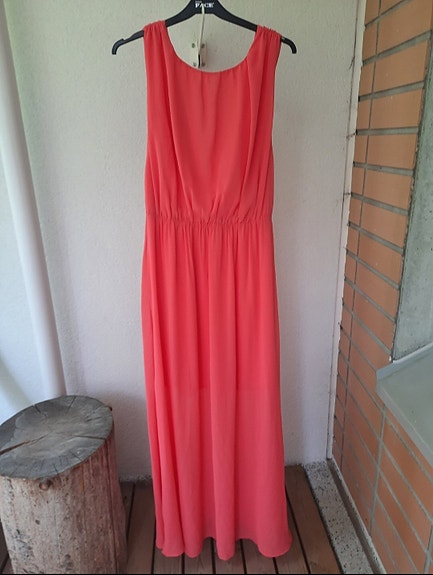 Uusi juhlava pitkä mekko. M.,.,