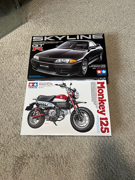 Tamiya Skyline GT-R R32 ja Monkey 125 pienoismallisarjat