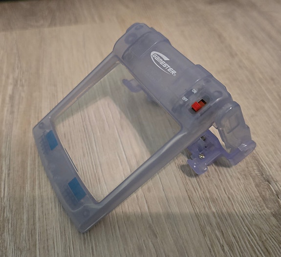 Game boy Advance suurennuslasi valolla