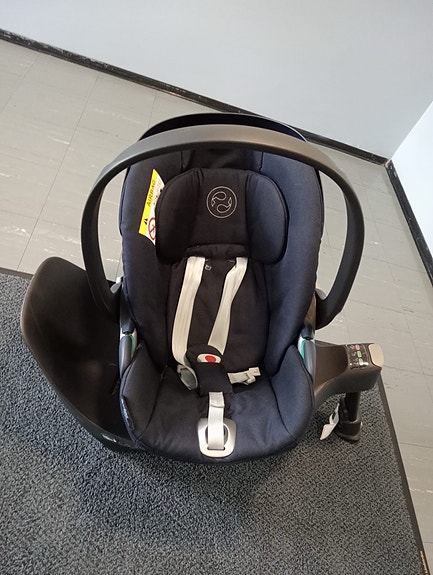 Cybex cloud Z i-size turvakaukalo ja käännettävä ISOFIX telakka