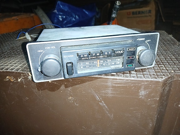 Clarion vanha autoradio