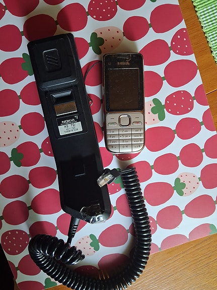 Nokia HS 70 luuri ja Nokia c2