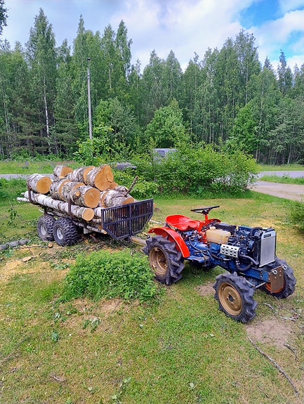 Kubota B6000 4×4 Sirkkeli,Rankakärry,Takakauha,Halkomakone.