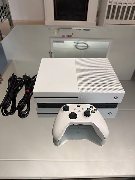 Microsoft Xbox One valkoinen pelikonsoli