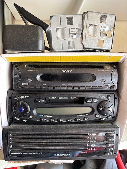 Autoradio ja cd soitin