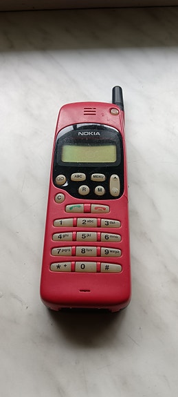 Nokia 610 punainen