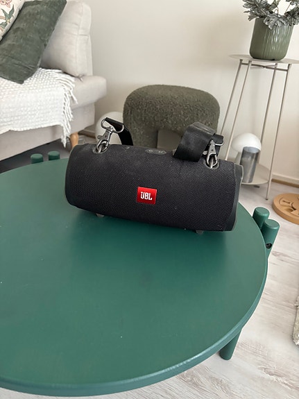 JBL kannettava Bluetooth-kaiutin
