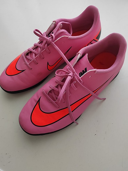 Nike Mercurial jalkapallokengät pinkki
