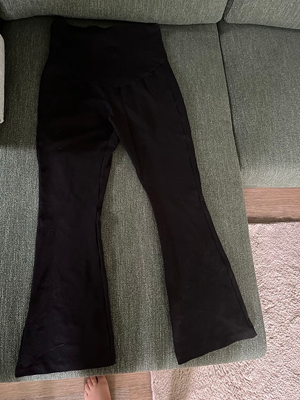 Mustat bootcut äitiyshousut