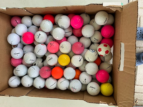 Käytettyjä hyväkuntoisia golfpalloja, toimitus sopimuksen mukaan