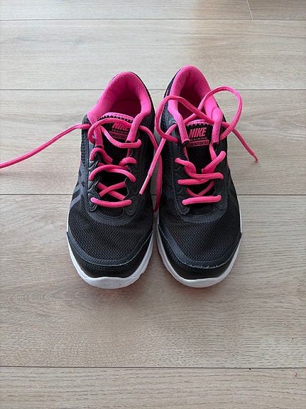 Nike naisten treenikengät