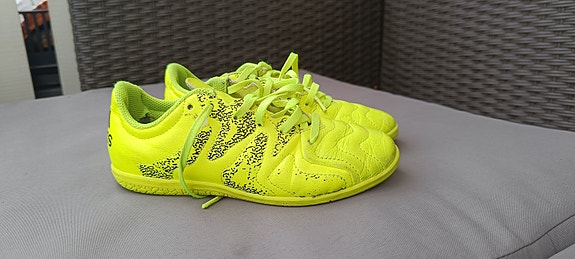 Adidas sisäpelikengät 33
