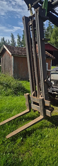 Traktorin trukkipiikit / nostolaite
