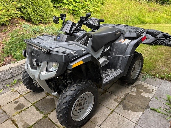 Polaris Hawkeye 300 -mönkijä musta